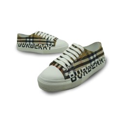 Burberry Sneakers Beige