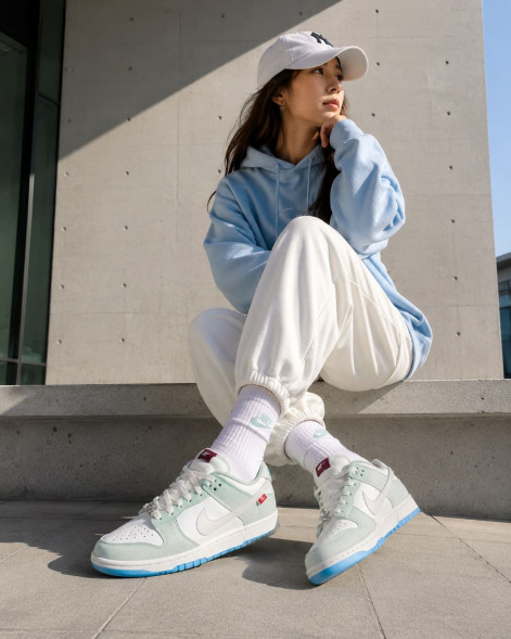 Женские кроссовки Nike Wmns Dunk Low LX Year Of The Dragon
